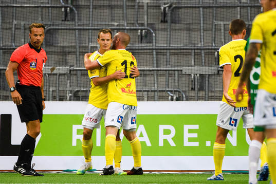 Falkenbergs Anton Wede jublar efter 0-1
