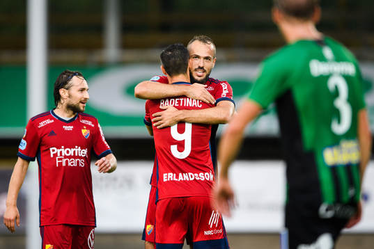 Djurgårdens Kevin Walker och Haris Radetinac jublar med