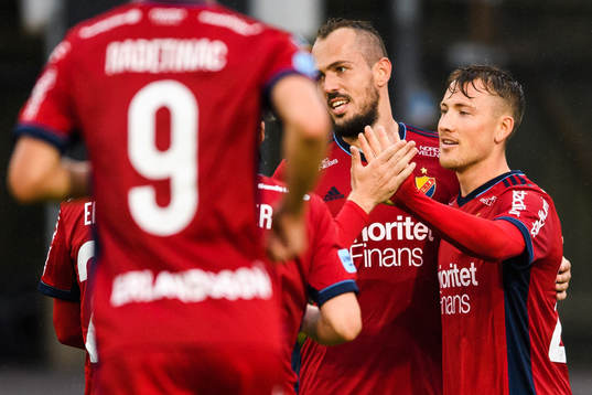 Djurgårdens Emir Kujovic och Fredrik Ulvestad jublar efter 0-2