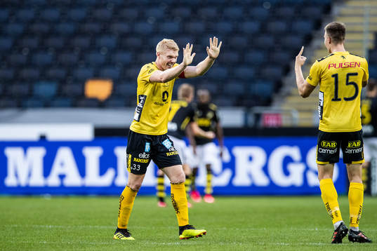 Elfsborgs Sivert Heltne Nilsen och Leo Väisänen jublar efter 0-2