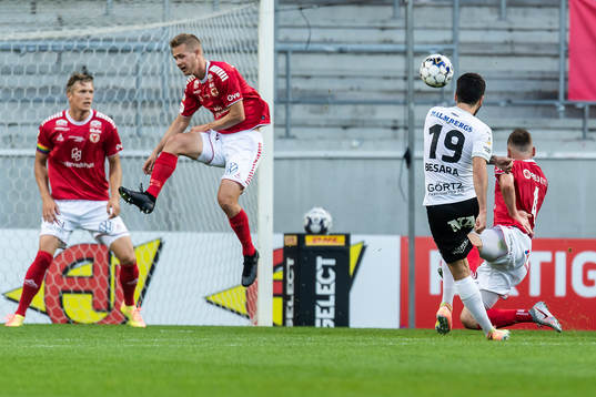 Örebros Nahir Besara gör 0-1