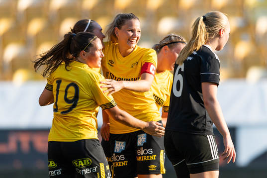 Elfsborgs Gabriella Uddh jublar efter mål