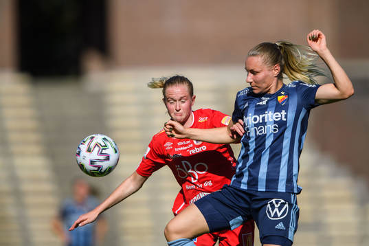 Örebros Emma Östlund och Djurgårdens Simone Edefall