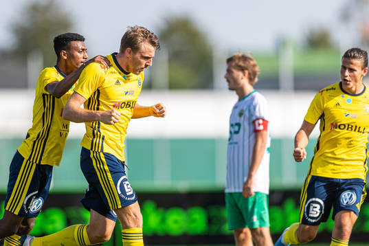 Ängelholms Joseph Getachew, Johan Oremo och Philip Ljung jublar efter 2-0