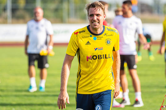 Ängelholms Johan Oremo jublar