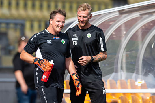 Västra Frölundas målvakt Rasmus Iversen och tränare