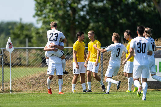Hittarps spelare jublar efter 2-1