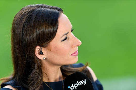 s programledare Camilla Enström under fotbollsmatchen i Superettan  mellan Halmstad och GAIS den 8 augusti 2020 i Halmstad.