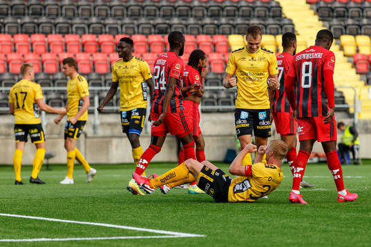 Elfsborgs Sivert Heltne Nilsen och Leo Väisänen jublar