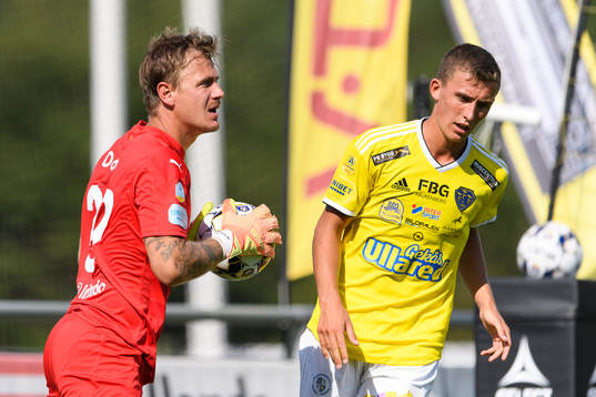 Malmö FFs målvakt Johan Dahlin och Falkenbergs John