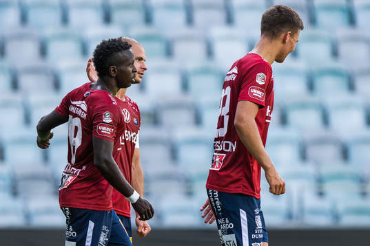 Örgrytes Mohamed Said Adan jublar med Hannes Sahlin