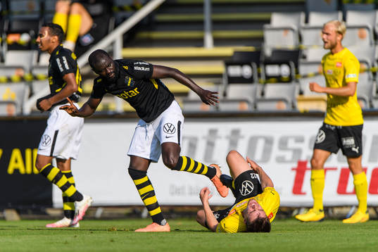 s Enoch Kofi Adu och Mjällbys Jesper Gustavsson