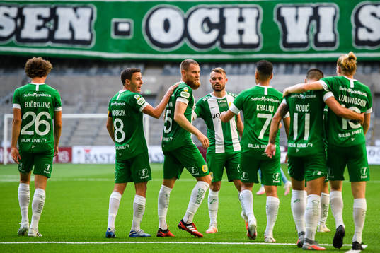Hammarbys Jeppe Andersen, David Fällman och Mads Fenger Nielsen jublar med Imad Khalili efter 0-2