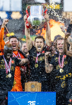  [DK=20200726: Spillerne fra FC Midtjylland fejrer mesterskabet - Awer Mabil (11), FC Midtjylland, Jesper Hansen (1), FC Midtjylland, Erik Sviatchenko (28), FC Midtjylland, Alexander Scholz (14), FC Midtjylland]