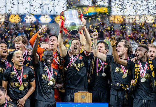  [DK=20200726: Spillerne fra FC Midtjylland fejrer mesterskabet - Awer Mabil (11), FC Midtjylland, Jesper Hansen (1), FC Midtjylland, Erik Sviatchenko (28), FC Midtjylland, Alexander Scholz (14), FC Midtjylland og Frank Onyeka (38), FC Midtjylland]
