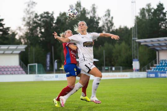 Göteborgs Stina Blackstenius och Vittsjös Malin Winberg