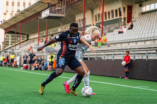 Linköpings Orji Ebere mot Rosengårds Sofie Svava