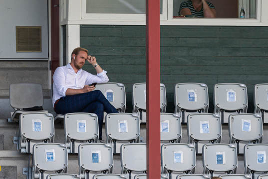 Rosengårds tränare Jonas Eidevall sitter på läktaren