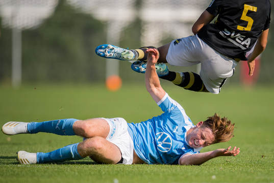 Malmö FFs Markus Björkqvist och AIKs Rasmus Bonde