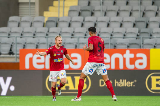 Falkenbergs Tobias Englund jublar med Mohammad Ahmadi