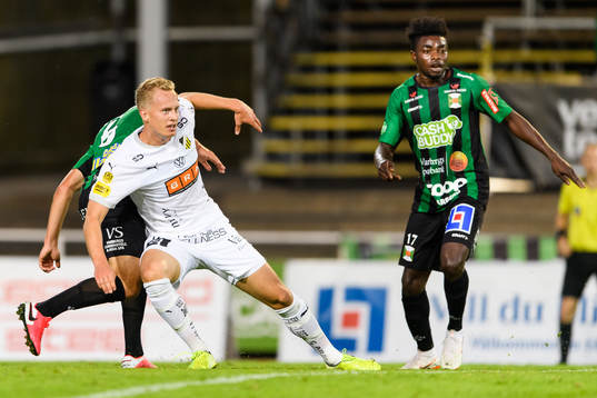 Häckens Gustav Berggren och Varbergs Gideon Menah