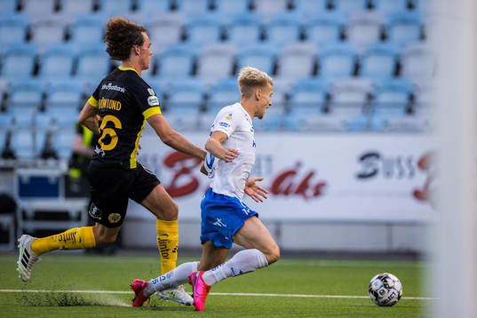 IFK Norrköpings Pontus Almqvist fälls av Hammarbys Kalle