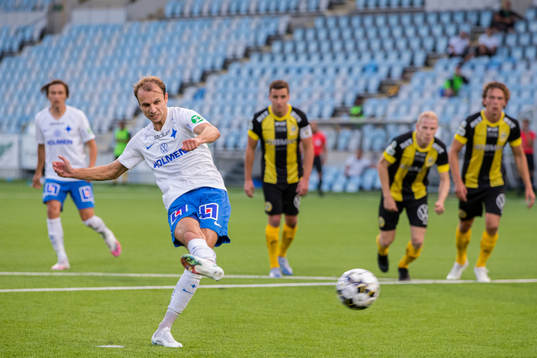 IFK Norrköpings Lars Krogh Gerson gör 1-1 på straff