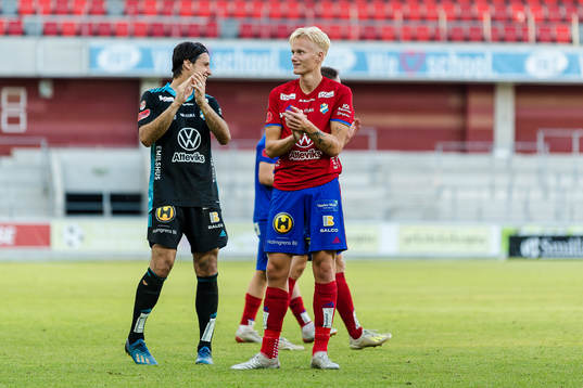 Östers målvakt Damir Mehic och Filip Örnblom jublar