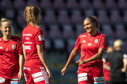 Piteås Madelen Janogy värmer upp