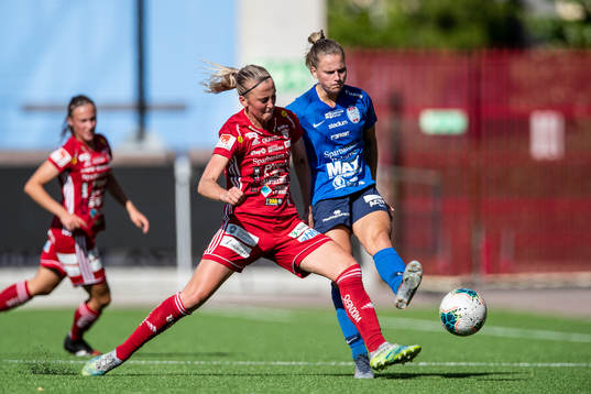 Piteås Julia Karlenäs och Eskilstunas Julia Tunturi