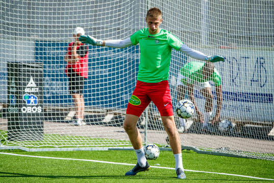 Västerås målvakt Sebastian Selin innan fotbollsmatchen i Superettan  mellan Västerås SK och Umeå FC den 16 augusti 2020 i Västerås.