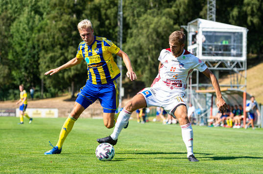 Eskilsminnes Jonatan Persson mot Assyriskas Alex Petrovic