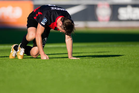 Brommapojkarnas Jesper Arvidsson har ont