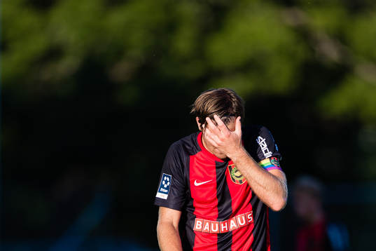 Brommapojkarnas Jesper Arvidsson har ont
