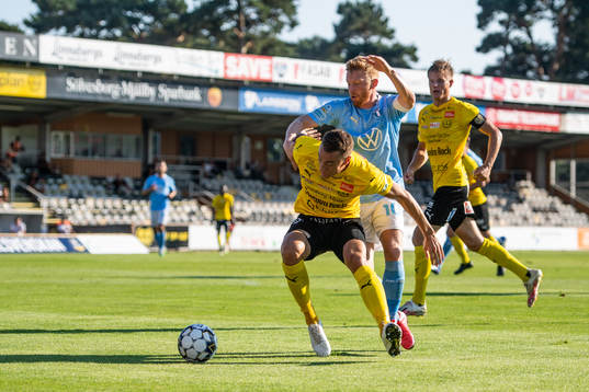 Mjällbys Jesper Löfgren och Malmö FFs Anders Bleg