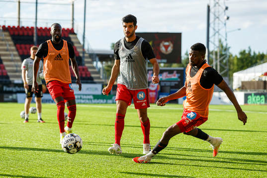 Östersunds Rewan Amin unför fotbollsmatchen i Allsvenskan