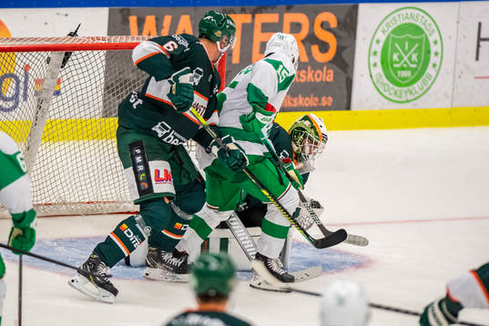 Rögles Simon Ryfors  oroar framför Kristianstads målvakt