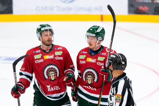 Frölundas Jan Mursak och Simon Hjalmarsson jublar