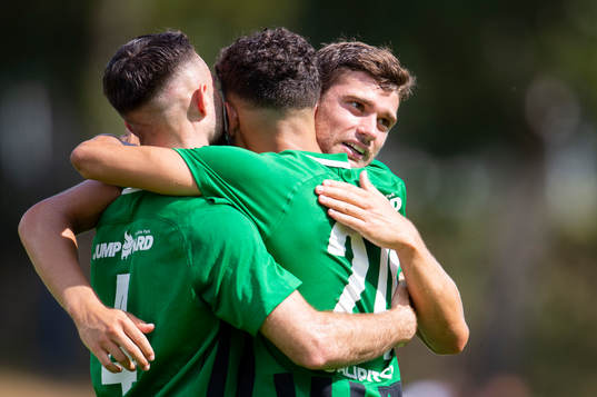 Högaborgs Ahmad Abed, Mattias Almeida Sundell och Adam Sreis jublar efter 1-1 målet