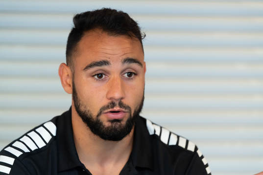 GAIS Richard Yarsuvat blir intervjuad