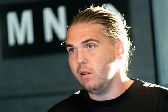 GAIS Charlie Weberg blir intervjuad