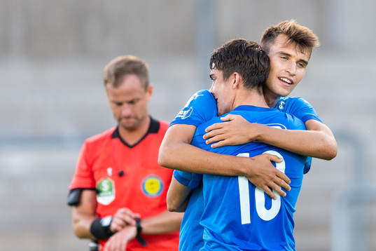 Halmstads Rasmus Wiedesheim-Paul och Emil Tot Wikström jublar