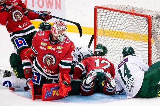 Färjestads Pontus Widerström trycker in 2-2 bakom