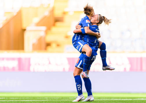 Örebros Karin Lundin och Heidi Kollanen jublar