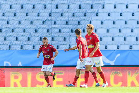 Falkenbergs Tobias Englund jublar