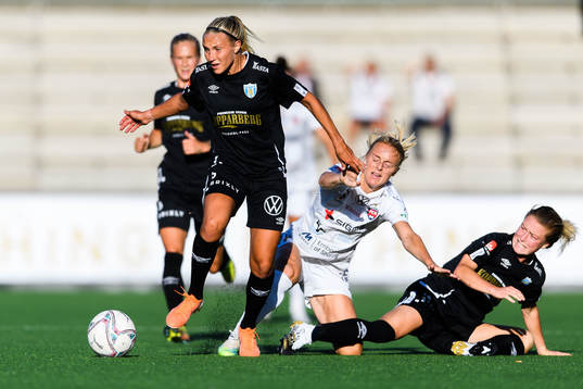 Rosengårds Mimmi Larsson mot Göteborgs Emma Koivisto och