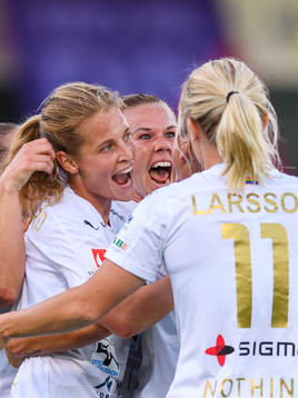 Rosengårds Jessica Samuelsson jublar med lagkamrater 2-0