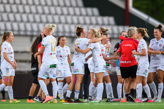 Rosengårds Jessica Samuelsson och Mimmi Larsson jublar