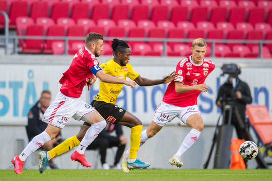 Mjällbys Mamudu Moro mot Kalmars Fidan Aliti och Svante