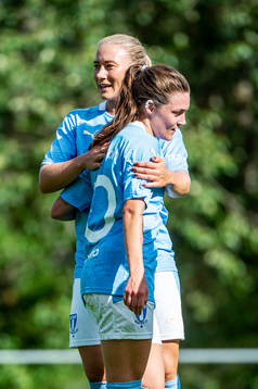 Malmö FFs Madeleine Hejde och Saga Fredriksson  jublar